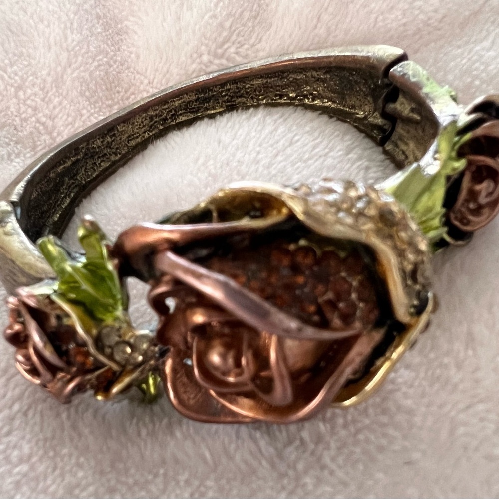 Unique Rose 🌹 bangle style bracelet
